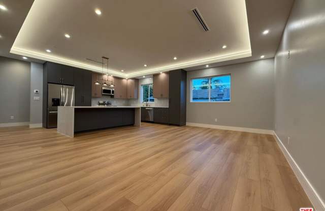 6532 Varna Avenue photos photos