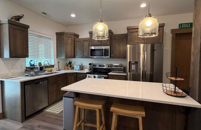 Beautiful & modern unfurnished 3-bedroom, 2.5-bath townhome in Victor Gallery 3