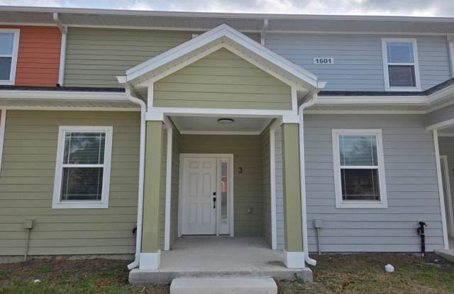 Eagle Trace Townhomes | 3BR/3.5BA | 2.3 Miles to UF– New Construction photos photos