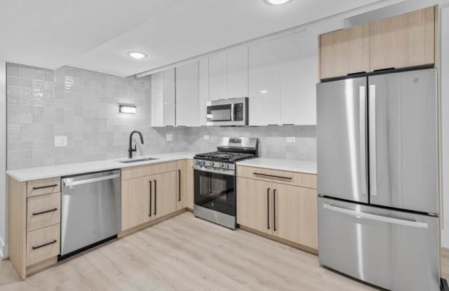 5627 N Wayne Gallery 2