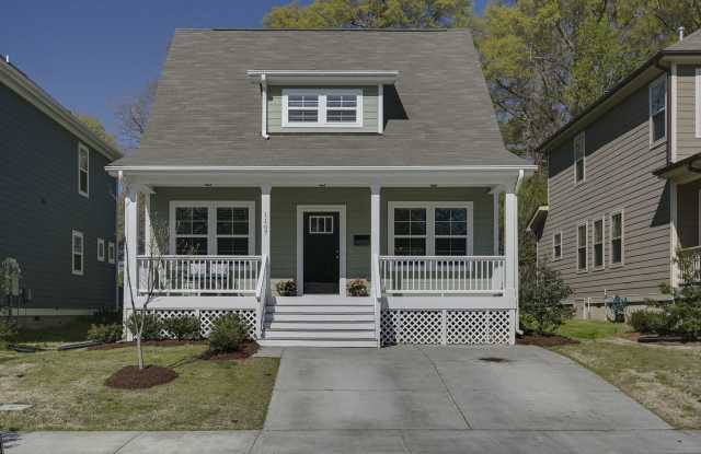 Available early July! Adorable 3 bedroom home in Downtown with fenced yard! photos photos Available early July! Adorable 3 bedroom home in Downtown with fenced yard! photos photos