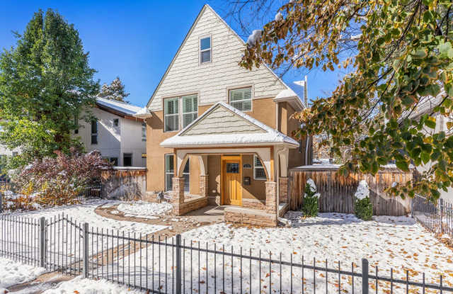 Beautifully updated 3 BR 3 bath Victorian home 7 blocks from Washington Park photos photos