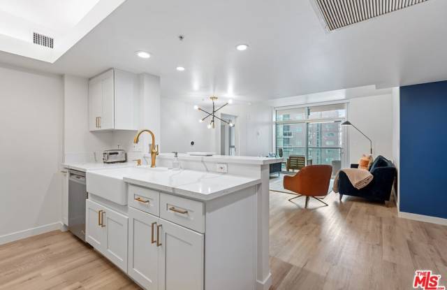 13700 Marina Pointe Dr unit: 1426 photos photos 13700 Marina Pointe Dr unit: 1426 photos photos