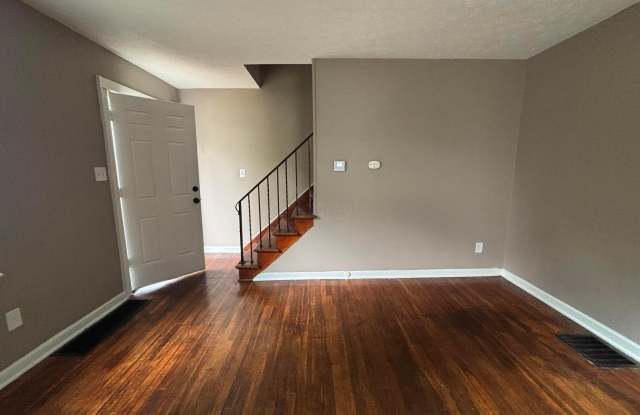 844 S Harris Avenue Gallery 1
