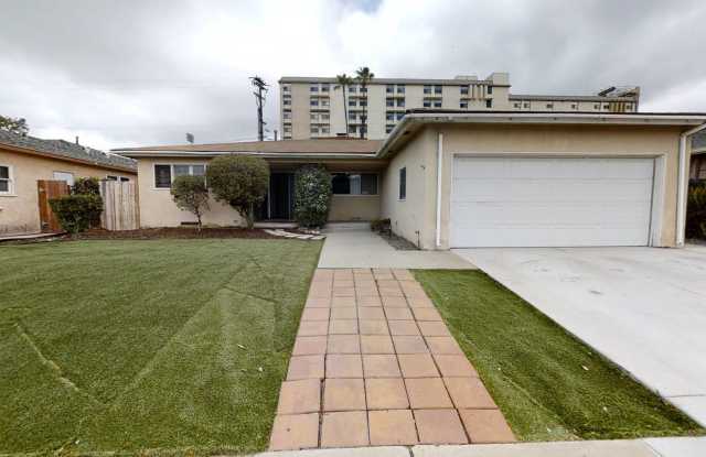Usually rents to 8-11 people. HUGE 6BD/5BA, Lots of Parking!! (Lease out, pending signatures. Check back in a few days!) - 5532 Mary Lane Drive, San Diego, CA 92115