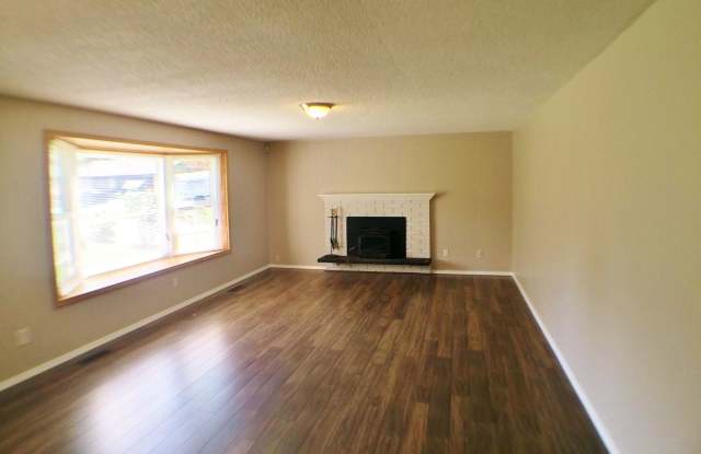 3803 SE Castlewood Drive Gallery 2