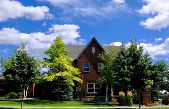12382 Lakeview Dr N - 12382 Lakeview Drive North, Maple Grove, MN 55369