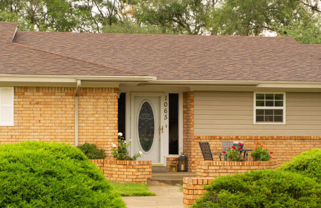1065 Fairway Terrace Gallery 3