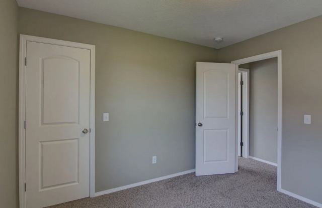 4 Bedroom Rental Home in Springfield! photos photos