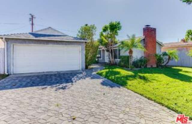 7858 Jamieson Avenue Gallery 2