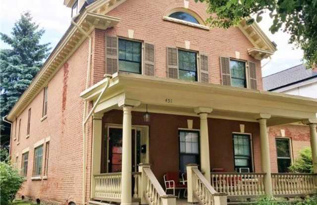 451 Franklin Street Gallery 2