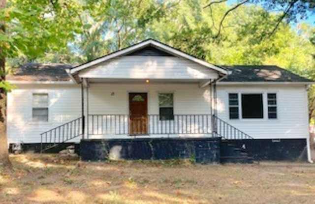 4 Bedroom 2 Bath Near Downtown Newnan Gallery 1