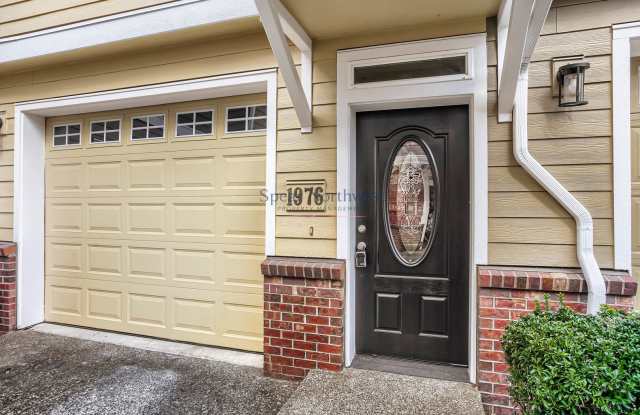 Freshly Remodeled 3-Story Townhome in a Gated Community — Blocks to MAX & Gresham Station Gallery 3