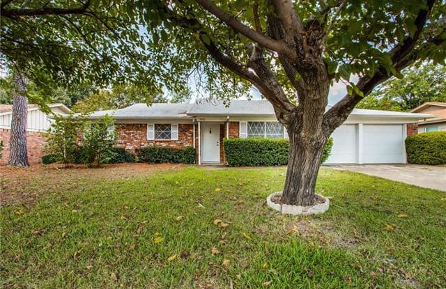 5401 Greenwood Way - 5401 Greenwood Way, North Richland Hills, TX 76180