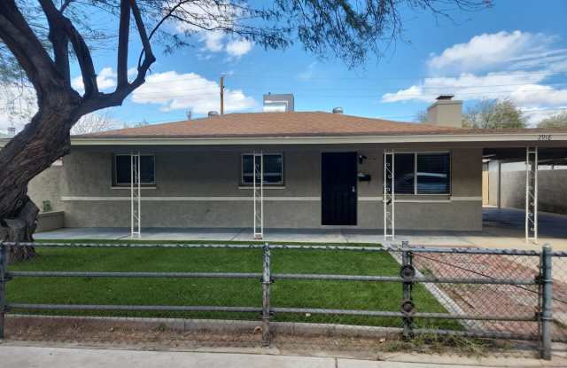 3 Bed, 1 Bath near GCU!! - 2918 West Missouri Avenue, Phoenix, AZ 85017