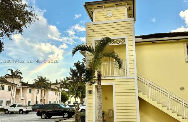 2728 NE 3rd Ct Gallery 1