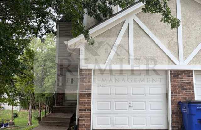 3 bd/1.5 ba townhome - 3556 NE Independence Ave, Lee's Summit, MO 64064 // Rent $1425 (end unit) Gallery 1