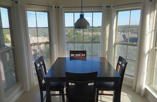 Charming 2BR Condo in Austin Gallery 1