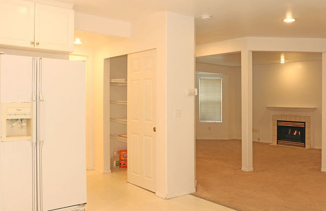 4993 SW Roseberry Street Gallery 4