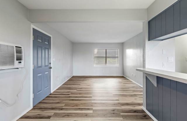 Beautifully Renovated 1Bed /1Bath Apartment Home Gallery 4