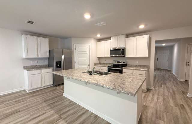 Spacious 4 Bedroom 2 Bath Home with Solar Panels! Gallery 3