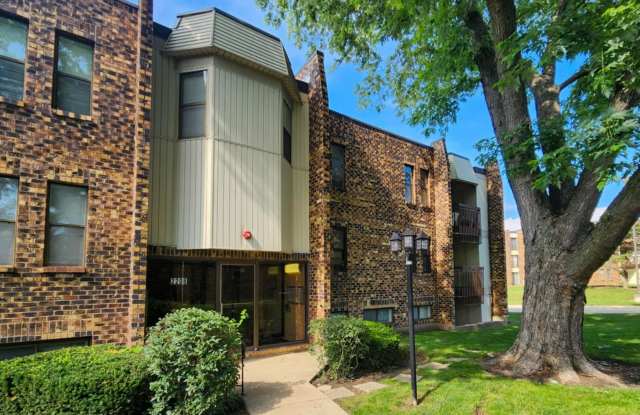 2208 Country Club Drive - 2208 Country Club Drive, Woodridge, IL 60517
