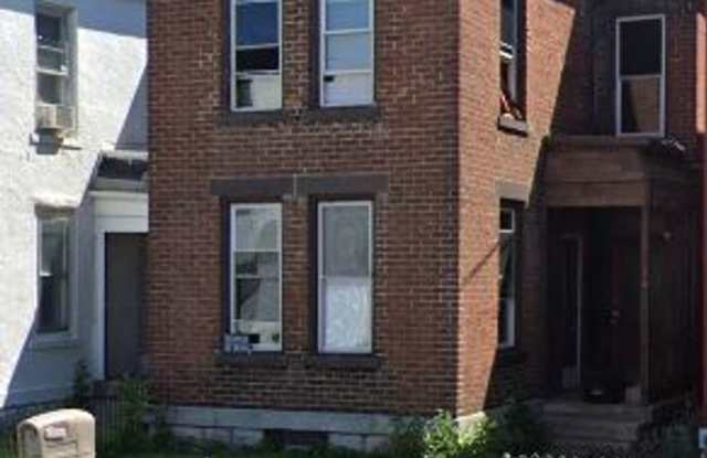 3 bed 1 bath with great space just refurbished close to Sinclair, UD, Miami Valley Hospital, Downtown Dayton photos photos