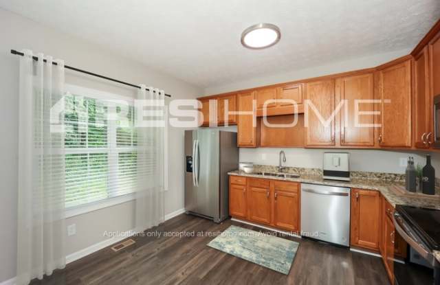 8274 Parkwood Place Gallery 4