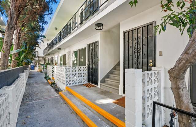 514 N. Hayworth Ave photos photos