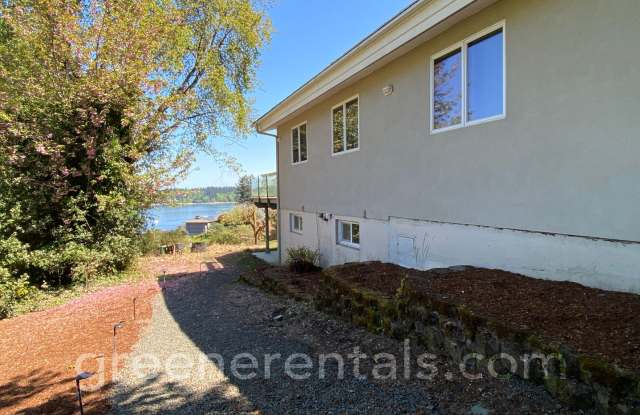 Cooper Point Daylight Basement ADU with Water Views Gallery 4