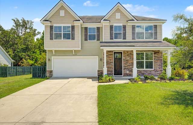 Spacious 4 Bed, 2.5 Bath in The Commons photos photos