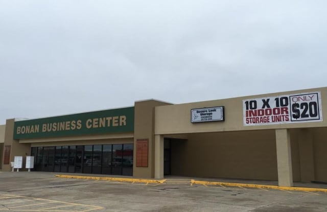520 N. Commercial St. - 520 South Commercial Street, Harrisburg, IL 62946