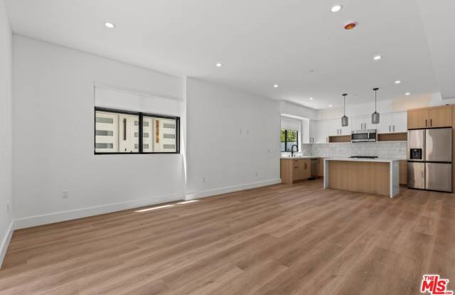 5841 Kester Ave photos photos