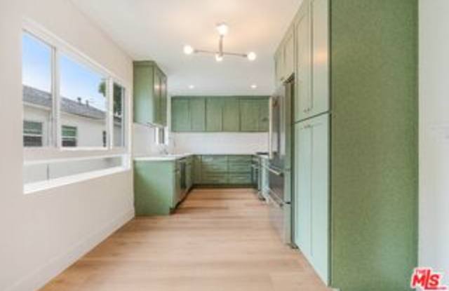 7968 Norton Avenue Gallery 1