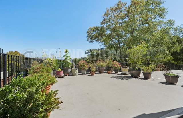 2 Bed/ 1 Ba Condo with Community Pool and Laundry +2 Parking Spaces Gallery 4