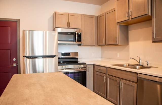 Top Floor 1 Bed- Southside of Eau Claire! Gallery 2