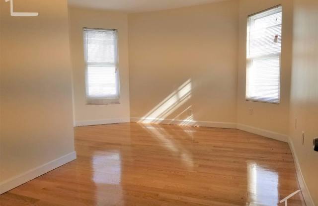 Top-notch BU Apt. UNIQUE. 9/1/26! Gallery 3