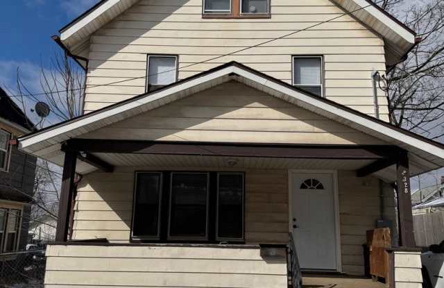 Charming 3 Bedroom Home Akron photos photos