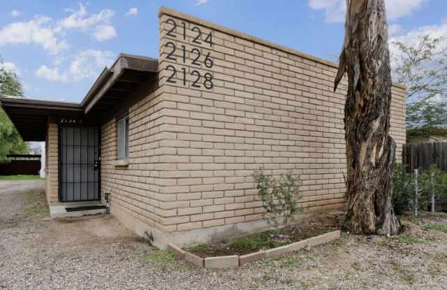 Centrally located 1 bedroom, 1 bath with bonus Den in a duplex, SW side of Swan  Grant. photos photos