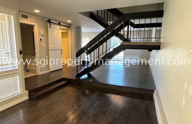 5611 N 79th St Unit 2 Gallery 4