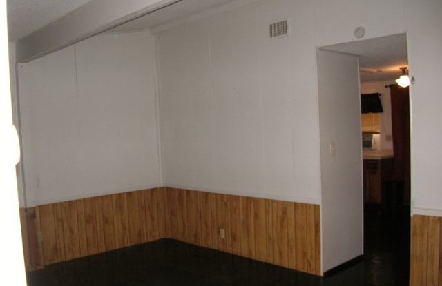 207 Elm Gallery 4