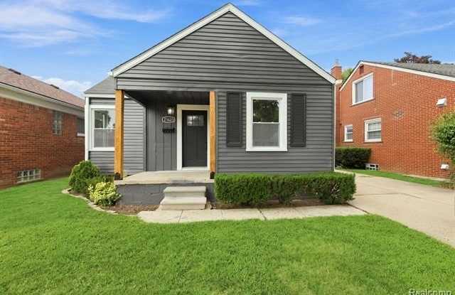 21625 Trombly Street Gallery 2