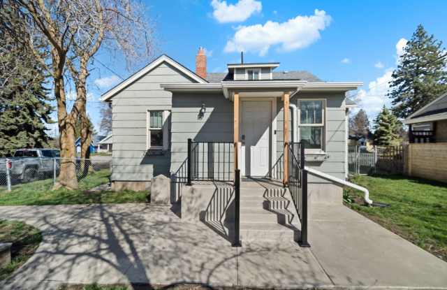 Modern & Cozy Retreat in Spokane – Prime Location Near Downtown photos photos