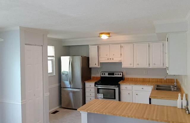 1716 CARRIAGE WAY Gallery 4