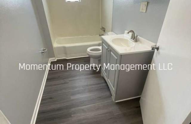 Cute and Cozy 2/1 in Mulberry- AVAILABLE FOR IMMEDIATE MOVE IN!! photos photos