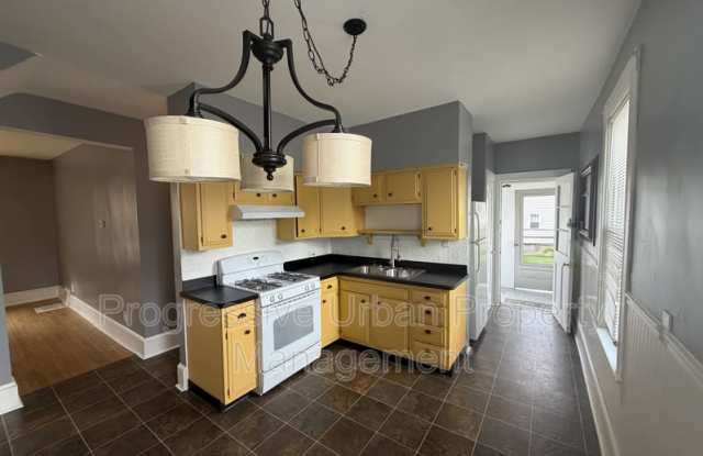2160 Alger Road - Downstairs Gallery 4
