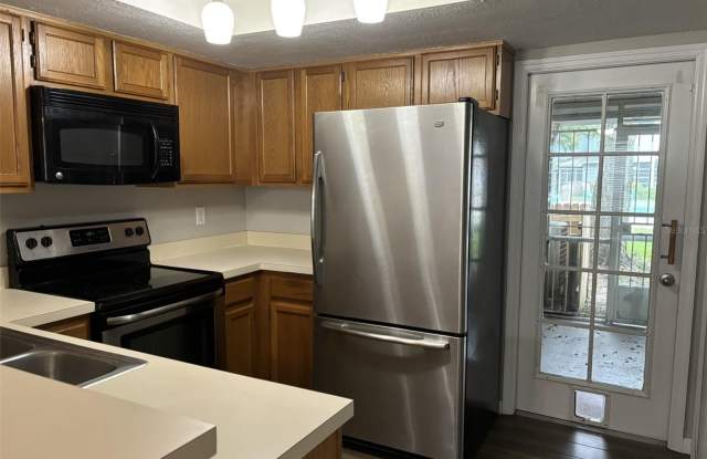 7621 COLONIAL COURT Gallery 3