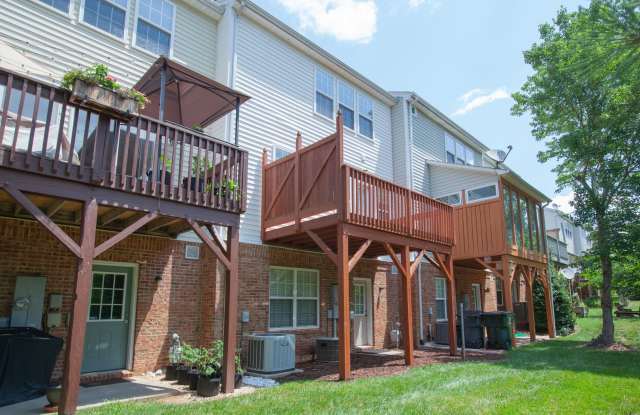 2 Bedroom 2.5 Bath with Lake View in Morrisville, NC! Gallery 3