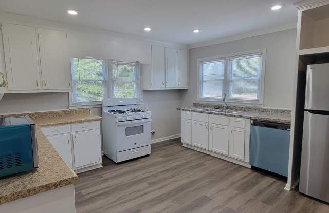 Affordable on ACERAGE-REMODELED FARMHOUSE! Gallery 4