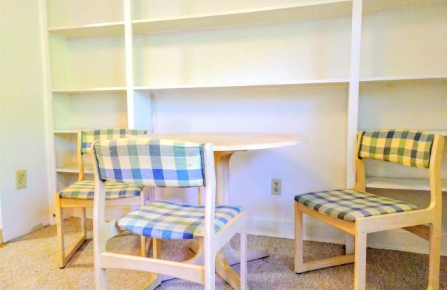 Private and Cozy with Large Yard Gallery 3